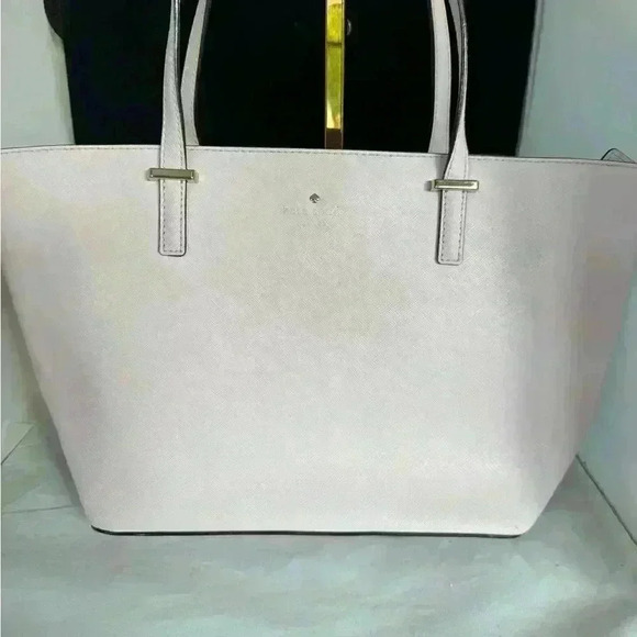Kate Spade Cedar Street Tote in Cream Perfect Condition - Picture 8 of 8